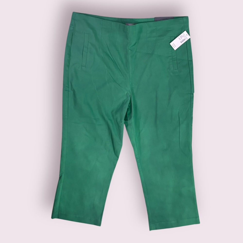 NWT - Women’s Green Capri Bengaline Work Pant - L - Picture 2 of 2
